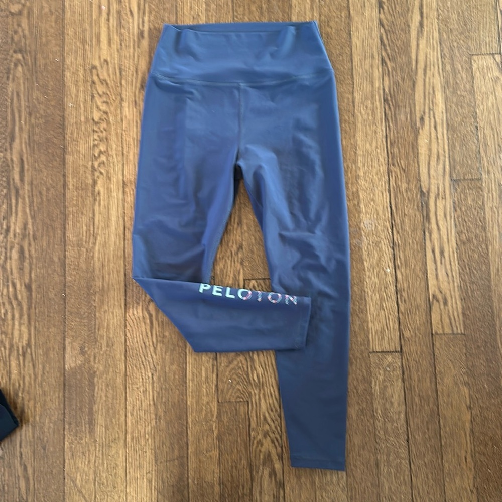 Peloton 7/8 Cadent Leggings in Blue/Grey with Logo on Ankle Size Large